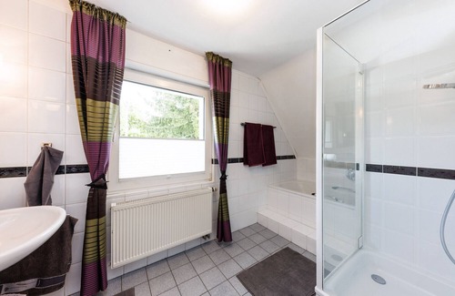 Hilchenbach Apartamento | Modern and beautifully situated top floor apartment (80 sqm)