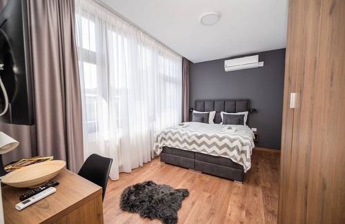 Old Town Apartamento | Modern and Bright Apartment- Main Street