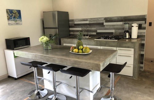 Tamarindo Cabaña | Casa luminosa, limpia y moderna para 2 a 4