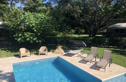 Tamarindo Cabaña | Casa luminosa, limpia y moderna para 2 a 4