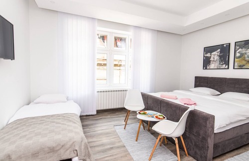 Old Town Apartamento | Modern and Bright Studio! Heart of the City Center