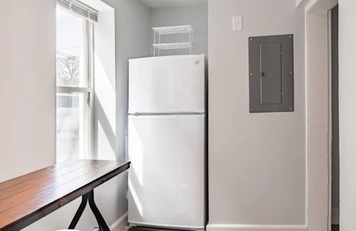 Newburgh Apartamento | Modern and Bright with office+ walk to nearby Waterfront, 1st FL.