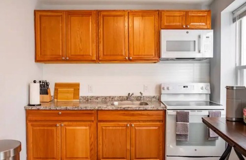 Newburgh Apartamento | Modern and Bright with office+ walk to nearby Waterfront, 1st FL.