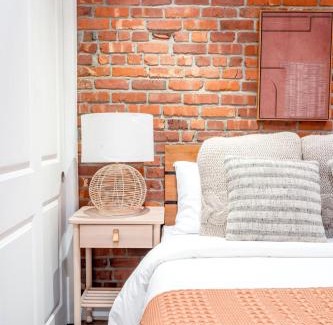 Upper East Side Apartamento | Modern and Charming 3BR 1BA Steps from Central Park
