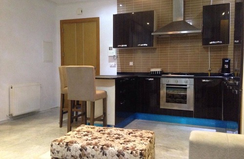 Eastern Khezama Apartamento | Apartamento moderno y encantador con vista al mar.