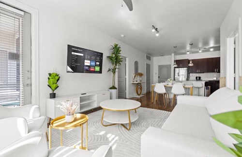 Frisco Apartamento | Modern and Chic 2B near Legacy West Wi-Fi Fitnes