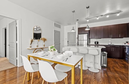 Frisco Apartamento | Modern and Chic 2B near Legacy West Wi-Fi Fitnes