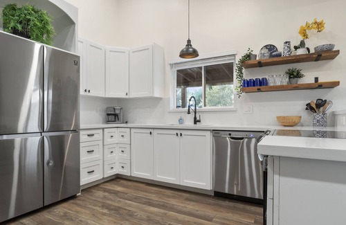 Southwest Village Casa | Modern and Classy 4 Bdrm In The Heart Of Old Town! Htd Pool