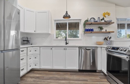 Southwest Village Casa | Modern and Classy 4 Bdrm In The Heart Of Old Town! Htd Pool
