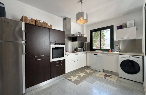 Fornells Chalet De Esquí | Casa moderna y comfortable cerca del mar