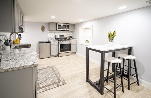 Logan Square Apartamento | Modern and Comfy 1BR Apartment in Logan Square!