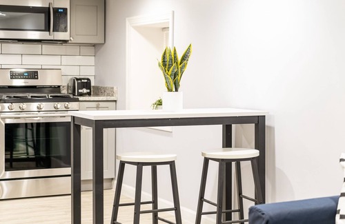 Logan Square Apartamento | Modern and Comfy 1BR Apartment in Logan Square!
