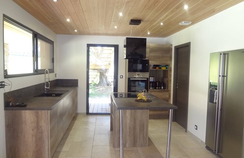 Figari Villa | Villa moderna y contemporánea con piscina climatizada cerca del mar.