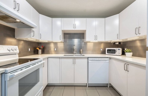 Calgary Apartamento | Modern and Cozy 2 Bedroom Retreat Near DT & Airport; Fully Renovated in 2024!