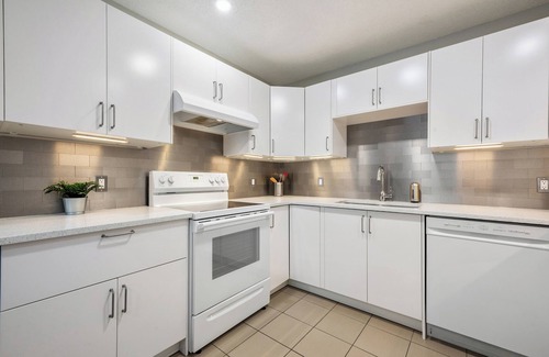 Calgary Apartamento | Modern and Cozy 2 Bedroom Retreat Near DT & Airport; Fully Renovated in 2024!