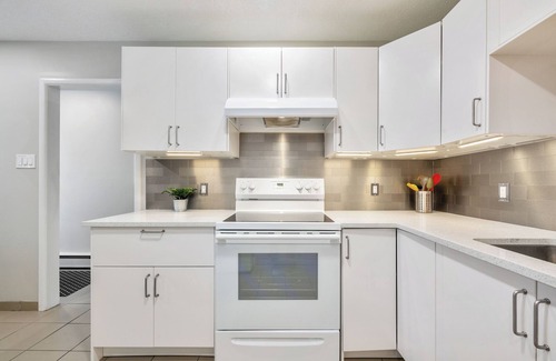 Calgary Apartamento | Modern and Cozy 2 Bedroom Retreat Near DT & Airport; Fully Renovated in 2024!