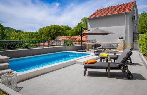 Dugopolje Casa | Modern and Cozy little House Mia