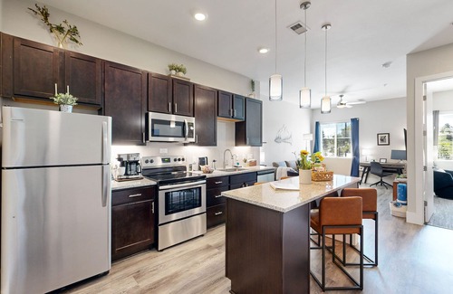 Golden Condominio | Perfect GetAway ~ Near CSM, Downtown, Hiking, Denver 15 mins