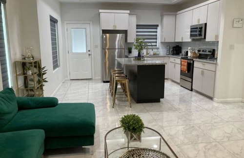 San Juan Apartamento | Modern and cozy. Off Expwy 83