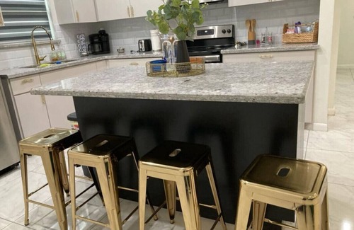 San Juan Apartamento | Modern and cozy. Off Expwy 83