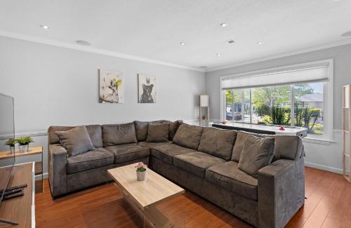 East San Jose Casa | Modern and Elegant 4Br house Near Parks and BART