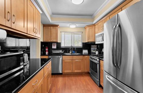 East San Jose Casa | Modern and Elegant 4Br house Near Parks and BART