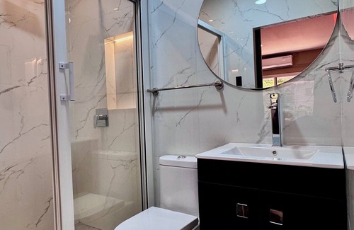 San Pedro Sula Hotel | Moderno y lujoso para 8 (3 habitaciones con su propio baño)