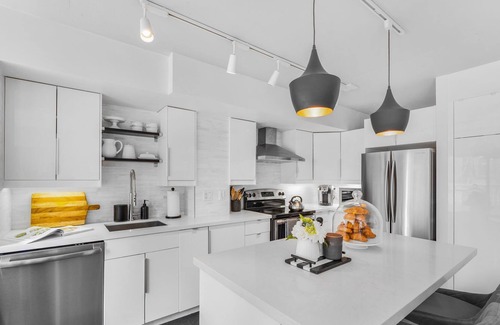 St. Lawrence Apartamento | Modern and Luxurious Condo in the Downtown Core