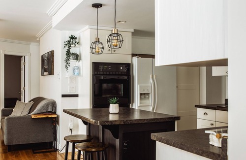 Huntsville Cabaña | Modern and newly furnished 4 season cottage retreat