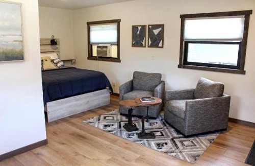 Rapid City Casa | Modern and Picturesque Lake-Side Cabin Located by Mount Rushmore in Rapid City