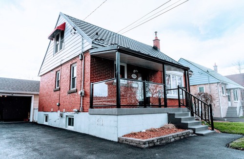 Rosedale Casa | Modern and Sanitized Large Cottage, Hot Tub, BBQ