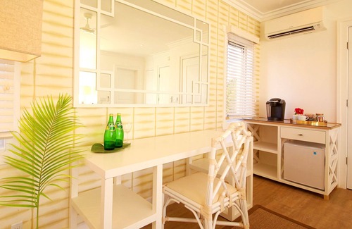 Governor's Harbour Casa | Modern and spacious villa with private pool with ocean sunset view