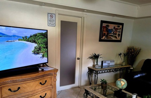 Coral Shores Apartamento | Apartamento moderno y espacioso con excelente ubicación