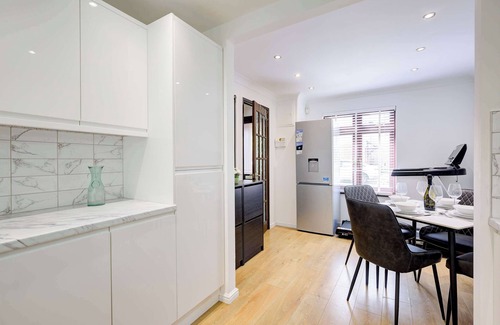 Newborough Casa | Modern and Spacious 3 Bedroom Home in Peterborough