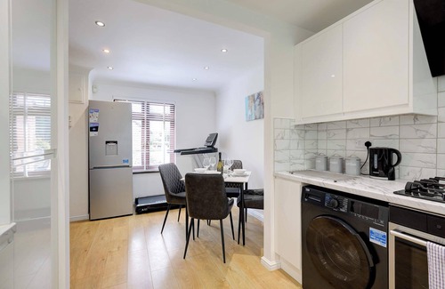 Newborough Casa | Modern and Spacious 3 Bedroom Home in Peterborough