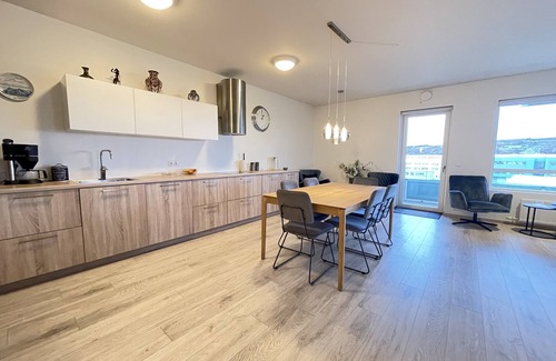 Kopavogur Apartamento | Modern and spacious 3 bedroom apartment in Kópavogur, centrally located.