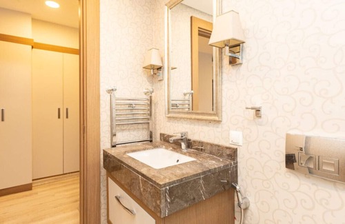Maslak Apartamento | Modern and Spacious Flat with City View in Sariyer