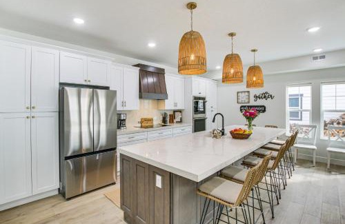 Garden City Casa | Modern and Spacious Garden City Home with Pool Access!