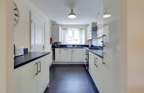 Cambridge Casa | Modern and Spacious Townhouse with Free Parking | Pass the Keys