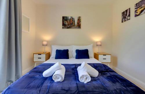 Cambridge Casa | Modern and Spacious Townhouse with Free Parking Pass the Keys