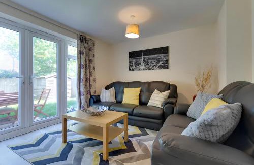 Cambridge Casa | Modern and Spacious Townhouse with Free Parking Pass the Keys