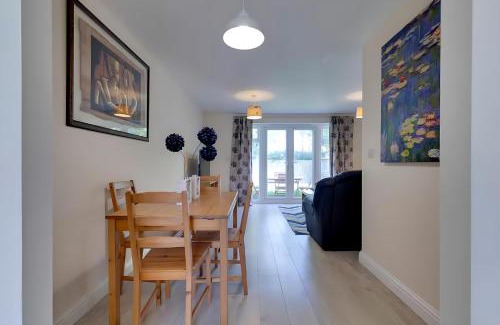 Cambridge Casa | Modern and Spacious Townhouse with Free Parking Pass the Keys
