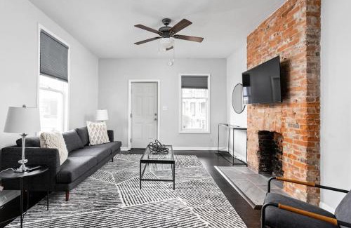 Kennedy King Casa | Modern and Spacious Home mins to Downtown