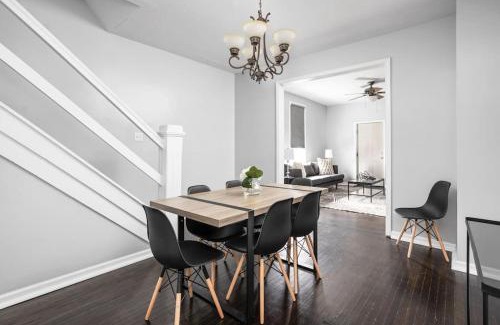 Kennedy King Casa | Modern and Spacious Home mins to Downtown