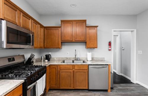 Kennedy King Casa | Modern and Spacious Home mins to Downtown