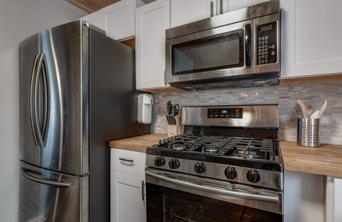Town Center Casa | Modern and Stunning townhouse close to KSU