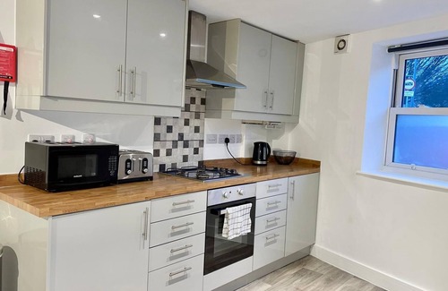 Warmley Apartamento | Modern and Stylish 2 Bedroom Apartment FREE PARKING