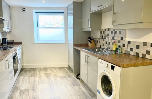 Warmley Apartamento | Modern and Stylish 2 Bedroom Apartment FREE PARKING