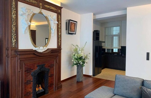 Antwerp Apartamento | Modern and Stylish! Luxury apartment in the center of Antwerp. Private parking and fully serviced.