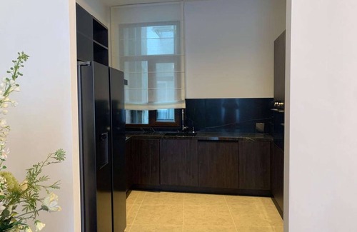 Antwerp Apartamento | Modern and Stylish! Luxury apartment in the center of Antwerp. Private parking and fully serviced.